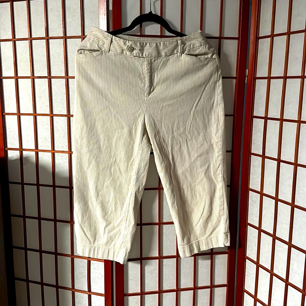 St. John’s Bay Dress Capris size 6